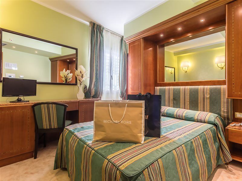ราเอลี โฮเต็ล ซิรากูซา Hotel โรม ภายนอก รูปภาพ