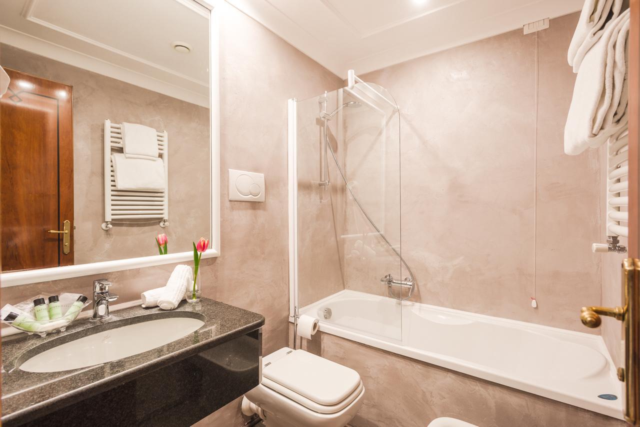 ราเอลี โฮเต็ล ซิรากูซา Hotel โรม ภายนอก รูปภาพ