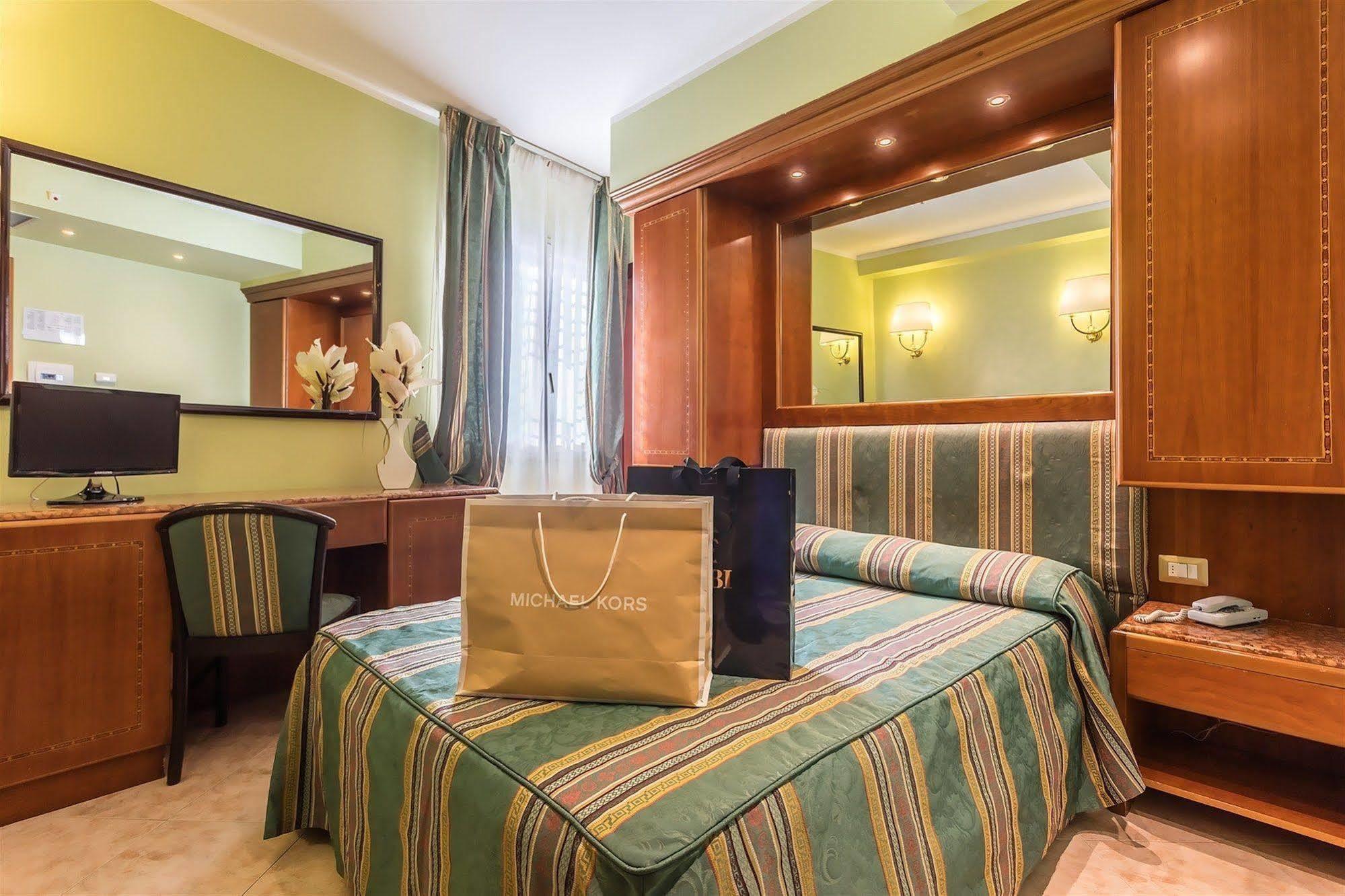 ราเอลี โฮเต็ล ซิรากูซา Hotel โรม ภายนอก รูปภาพ