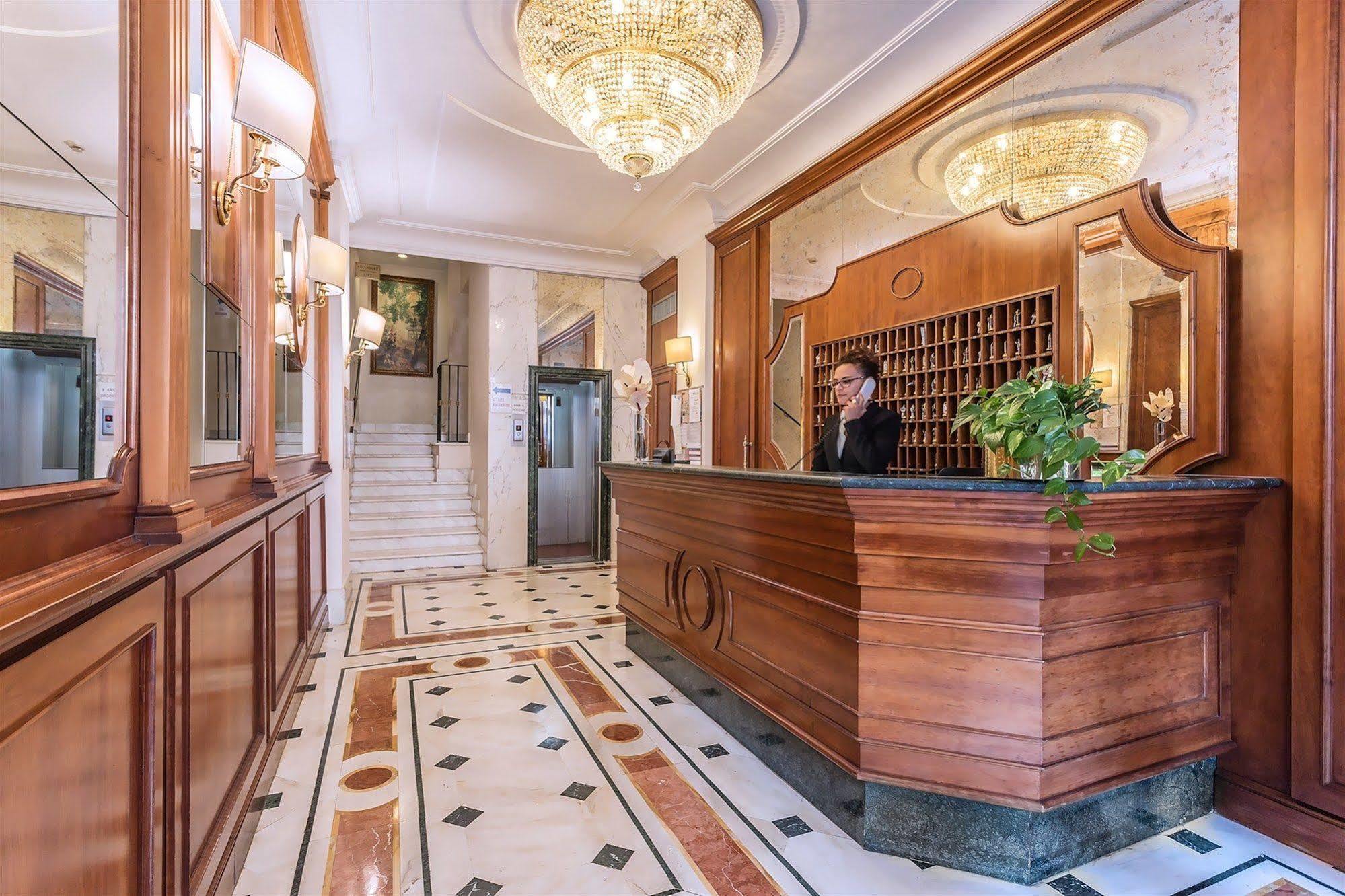 ราเอลี โฮเต็ล ซิรากูซา Hotel โรม ภายนอก รูปภาพ