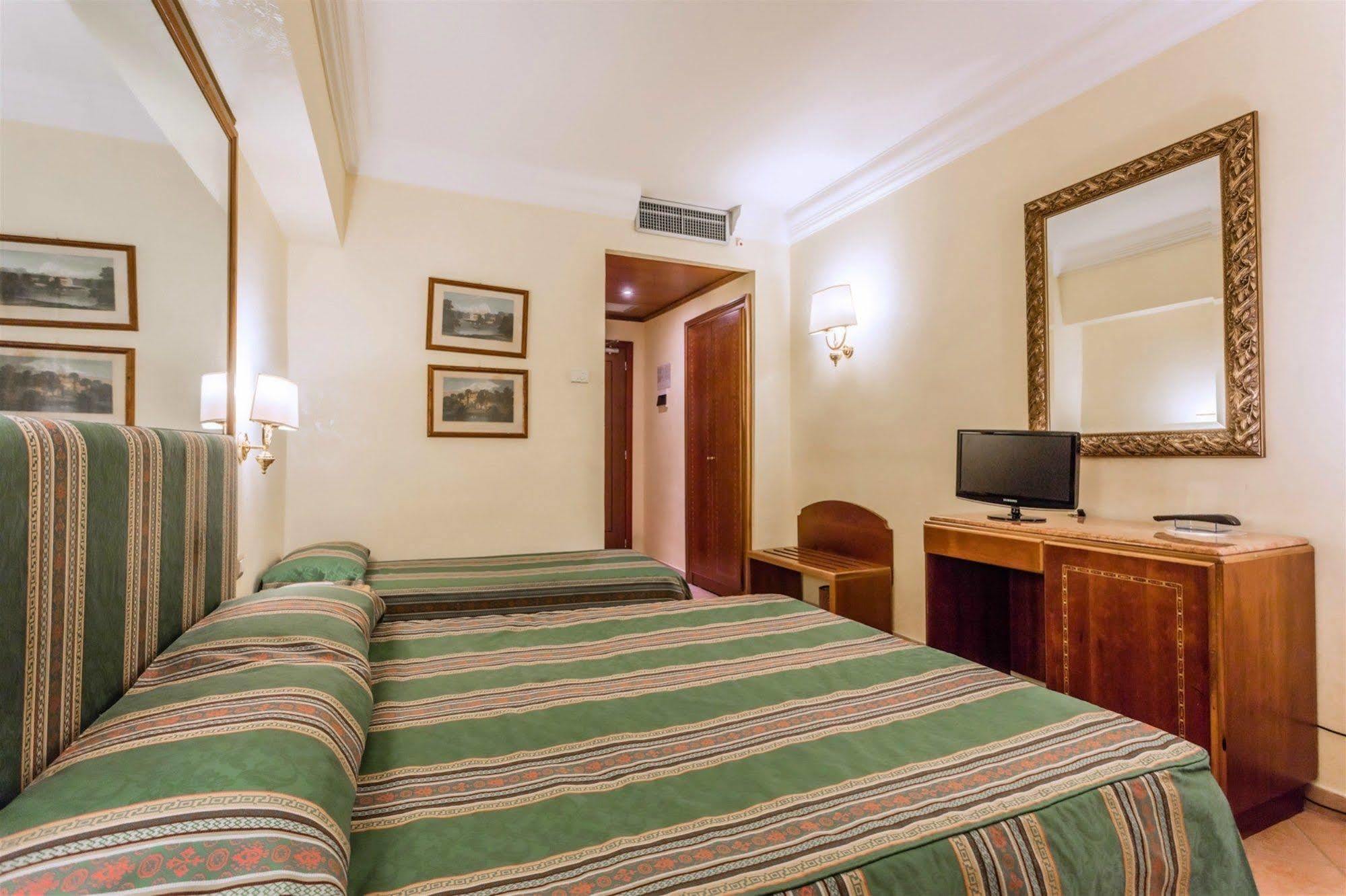 ราเอลี โฮเต็ล ซิรากูซา Hotel โรม ภายนอก รูปภาพ
