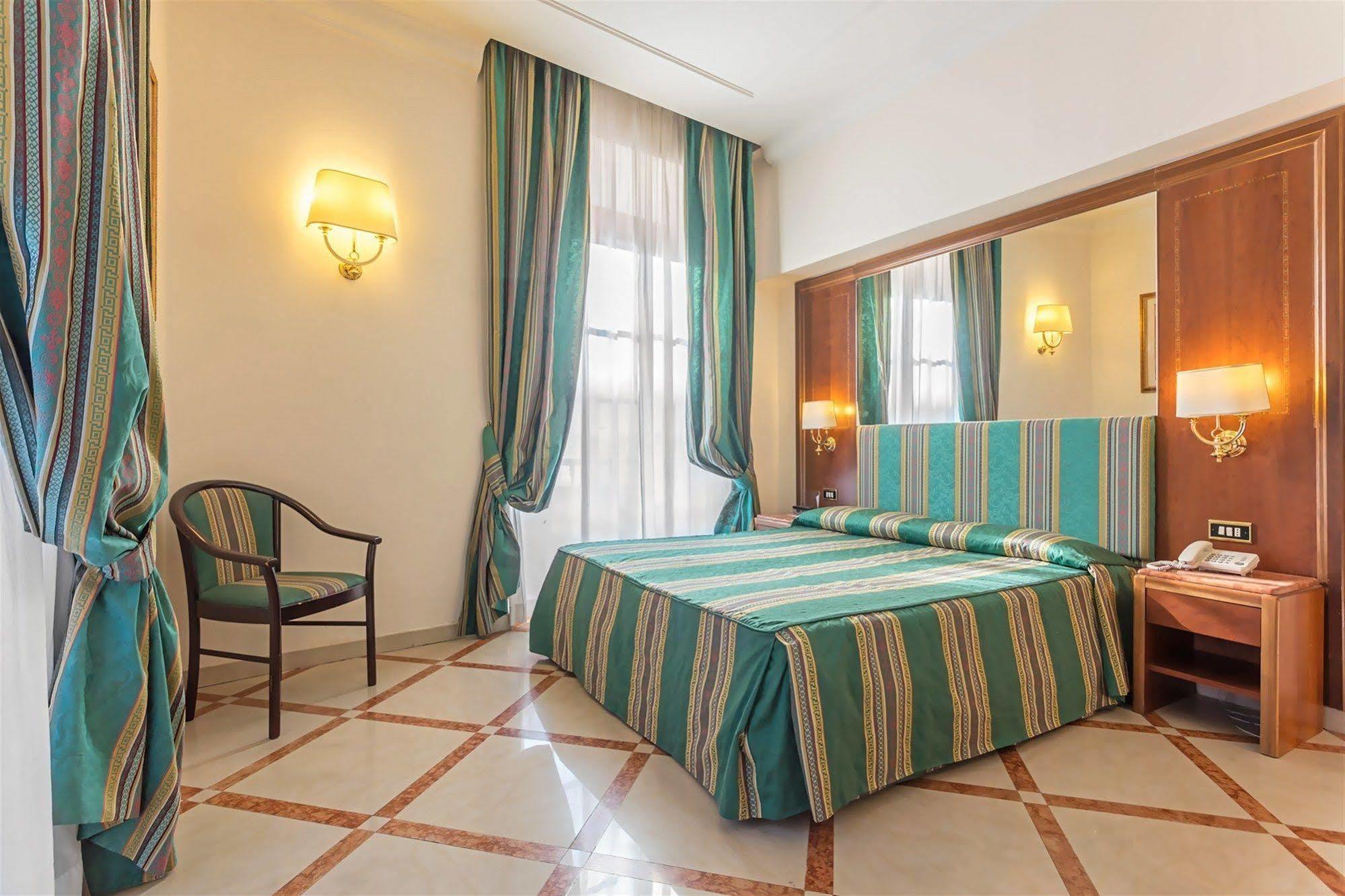 ราเอลี โฮเต็ล ซิรากูซา Hotel โรม ภายนอก รูปภาพ