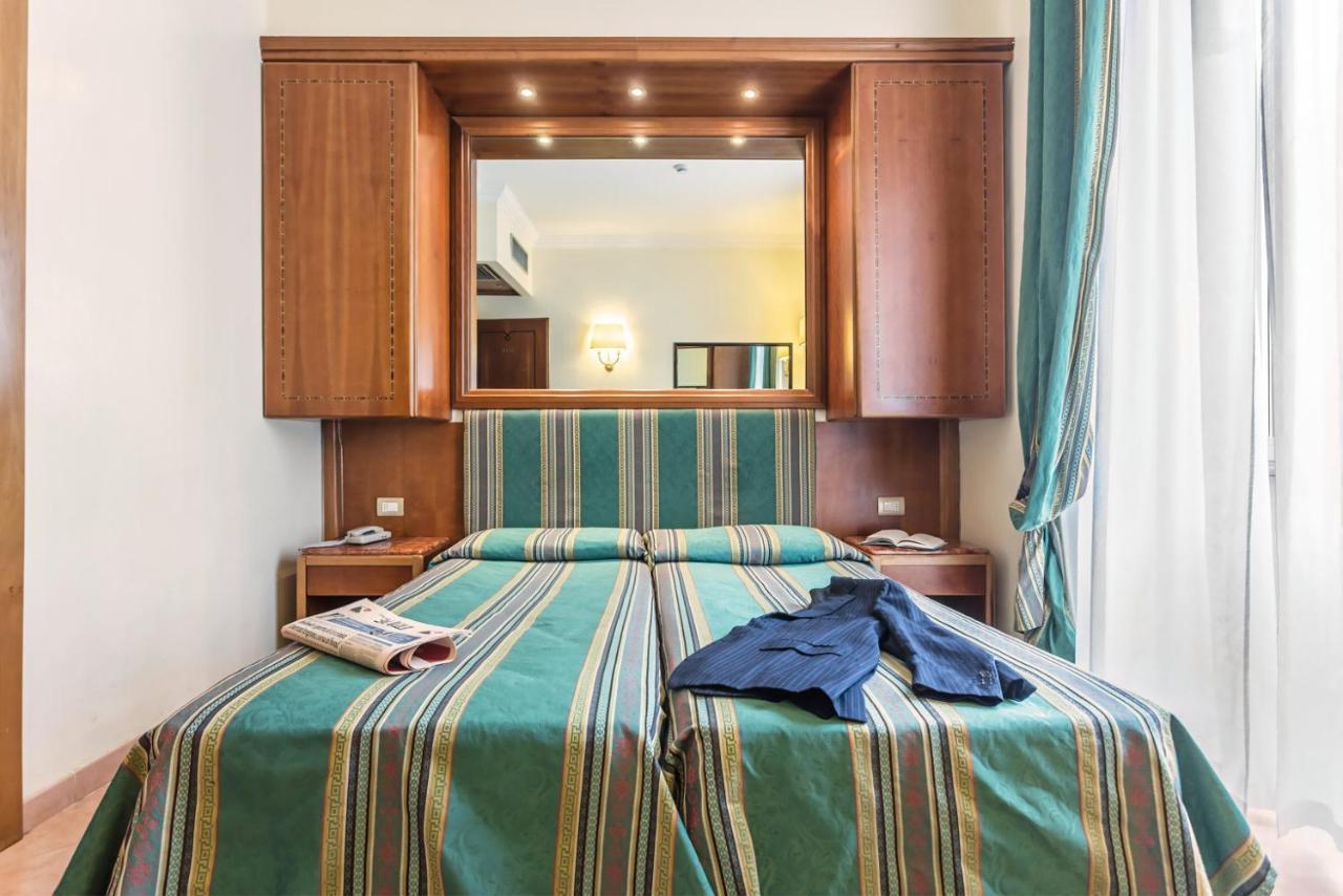 ราเอลี โฮเต็ล ซิรากูซา Hotel โรม ภายนอก รูปภาพ